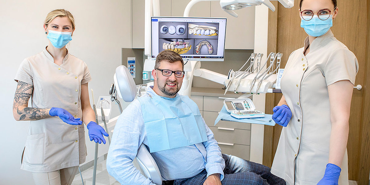 Dantų-implantacija-pacientas